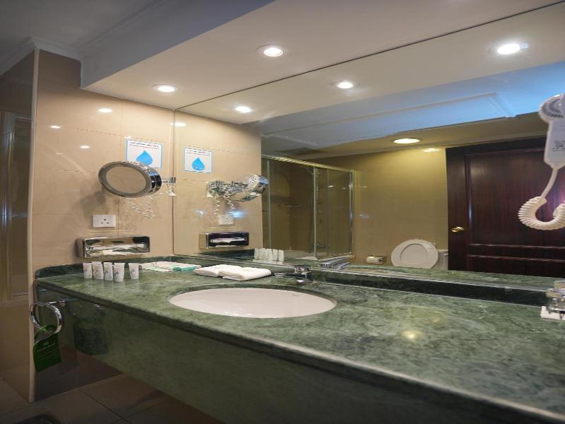 Habitat Hotel All Suites image
