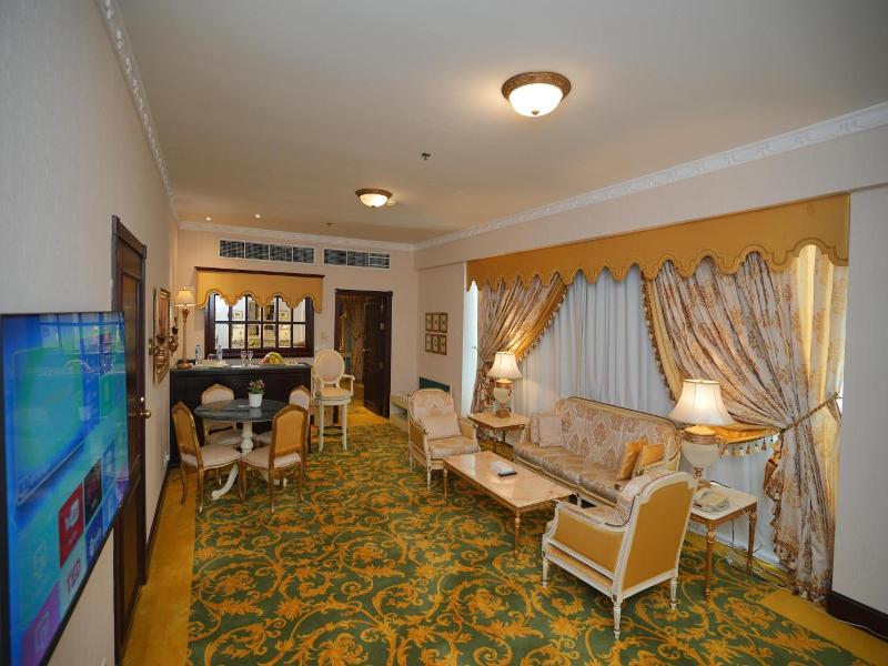 Habitat Hotel All Suites image