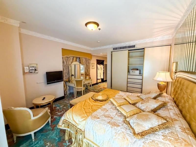 Habitat Hotel All Suites image