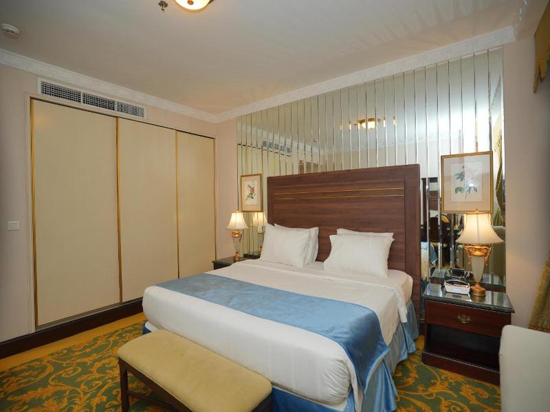 Habitat Hotel All Suites image