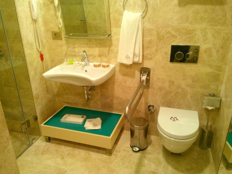 DELUXE, DOUBLE OR TWIN BED, BALCONY, CORNER