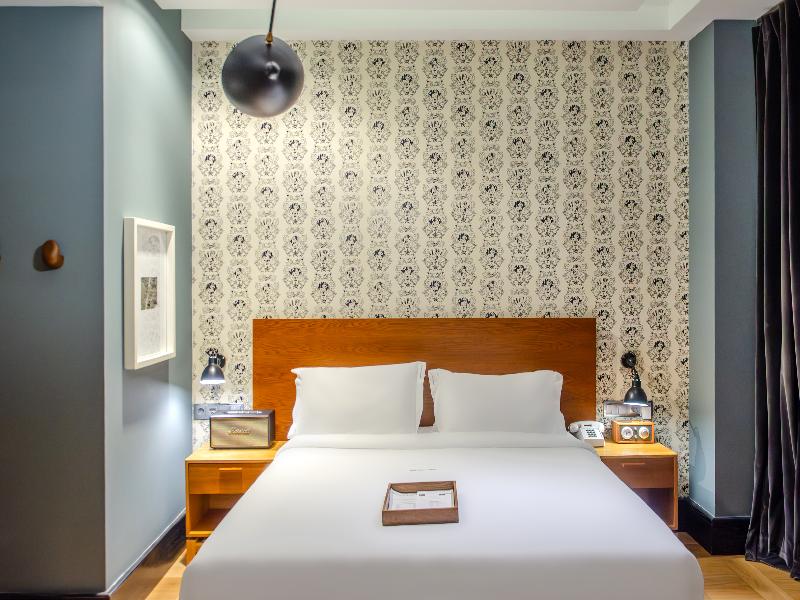 Browns Central Hotel image