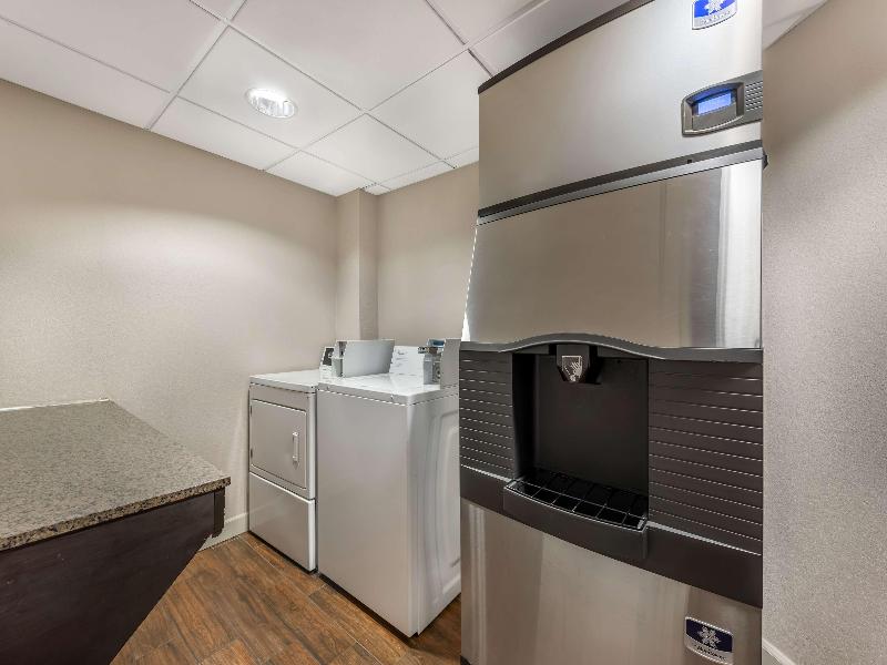 Best Western Plus Peak Vista Inn & Suites image