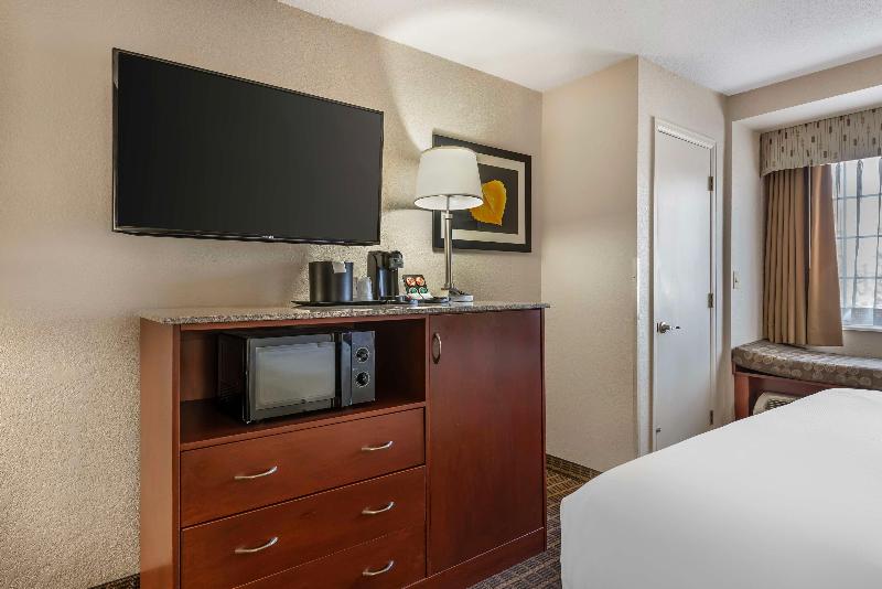 Best Western Plus Peak Vista Inn & Suites image