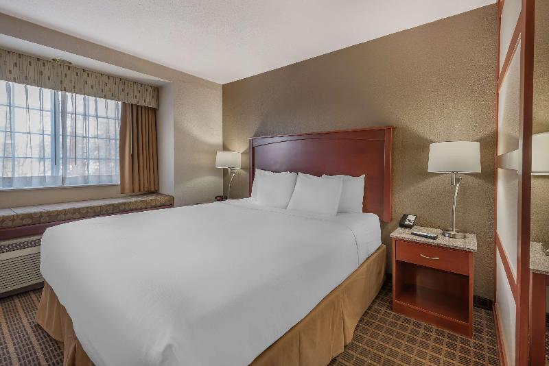 Best Western Plus Peak Vista Inn & Suites image