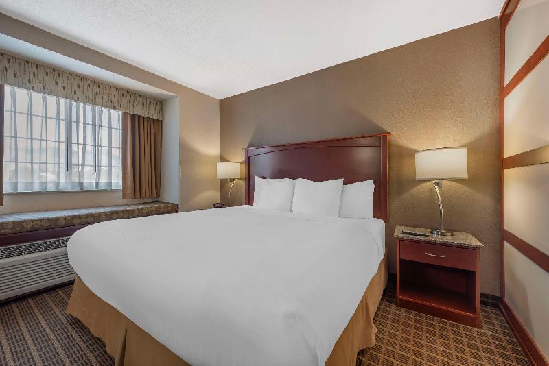 Best Western Plus Peak Vista Inn & Suites image