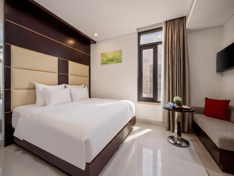 Holiday Beach Hotel Danang image