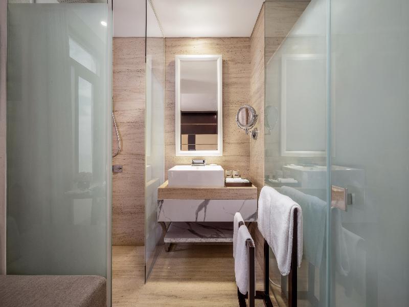 Holiday Beach Hotel Danang image
