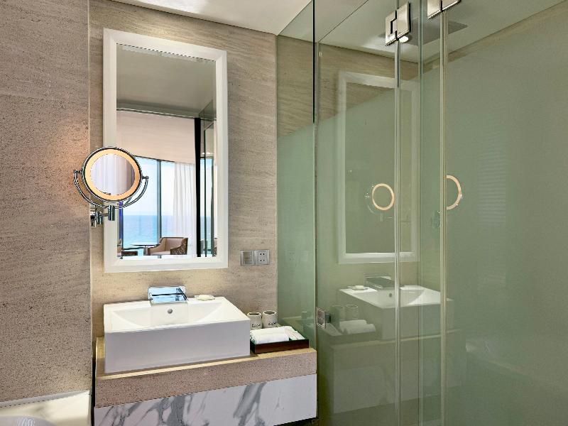 Holiday Beach Hotel Danang image