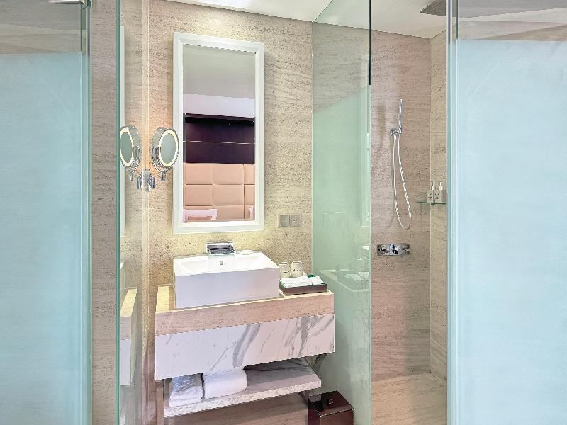 Holiday Beach Hotel Danang image