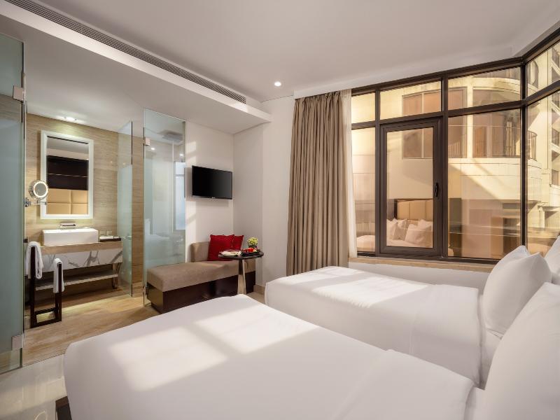 Holiday Beach Hotel Danang image
