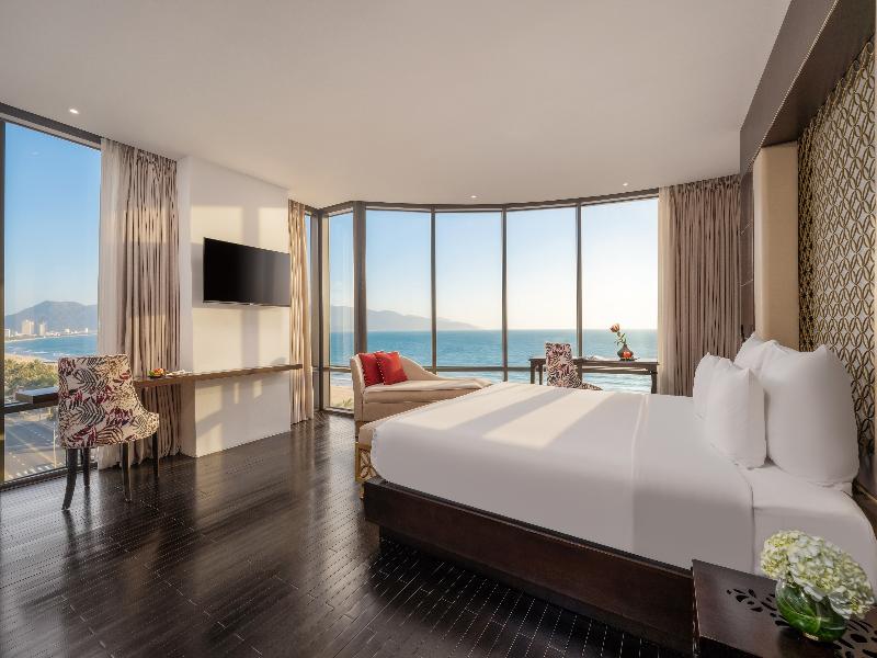Holiday Beach Hotel Danang image