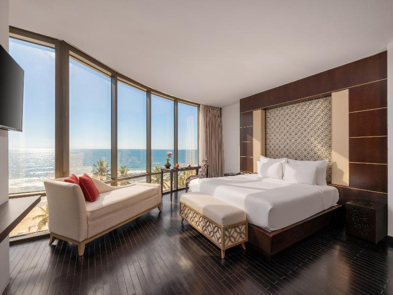 Holiday Beach Hotel Danang image