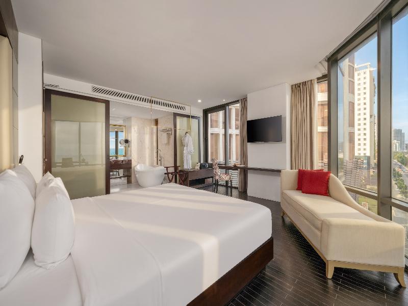 Holiday Beach Hotel Danang image