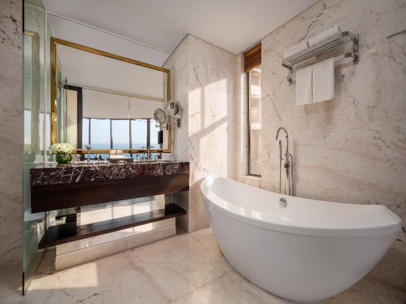 Holiday Beach Hotel Danang image