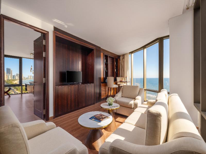 Holiday Beach Hotel Danang image
