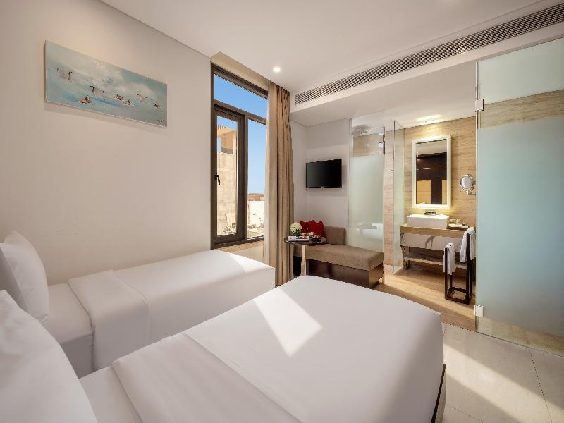 Holiday Beach Hotel Danang image