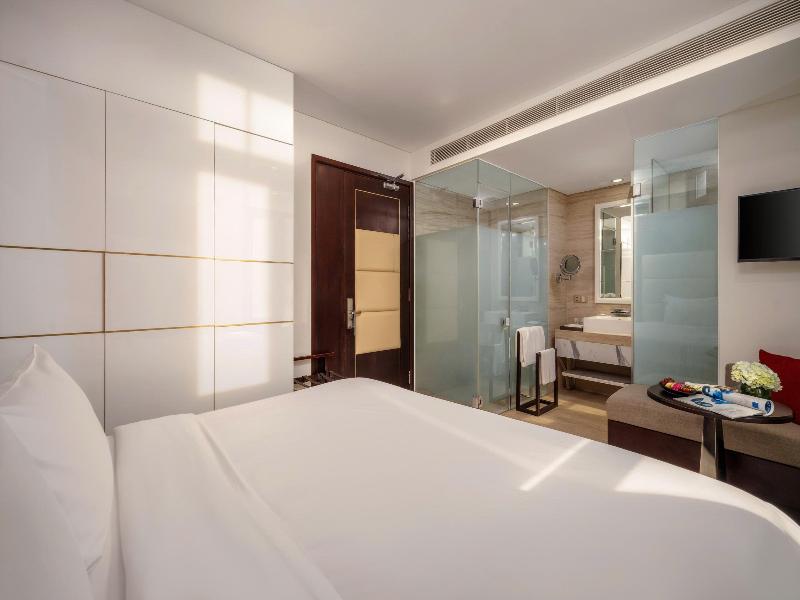 Holiday Beach Hotel Danang image