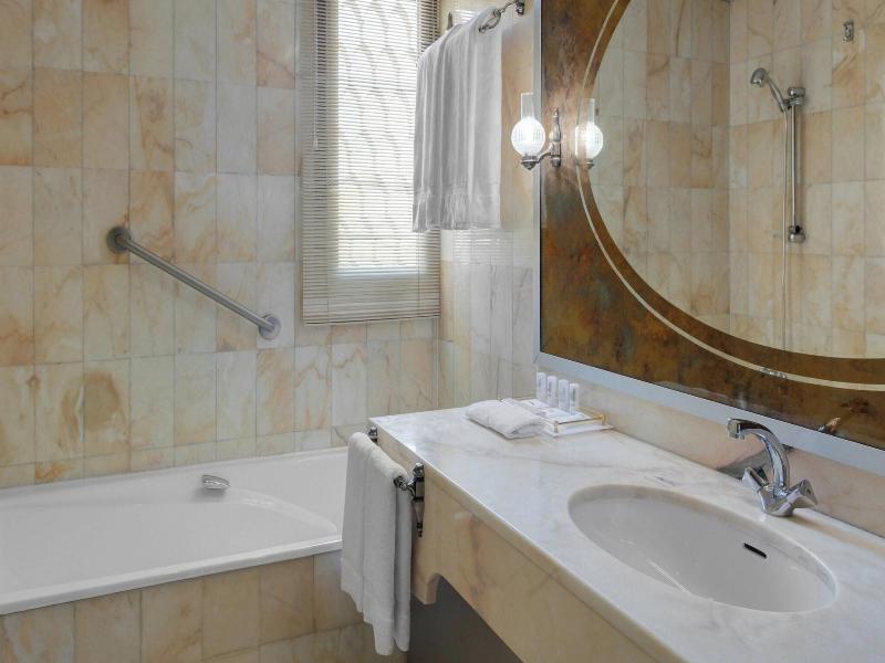 Le Meridien Hotel Medina image