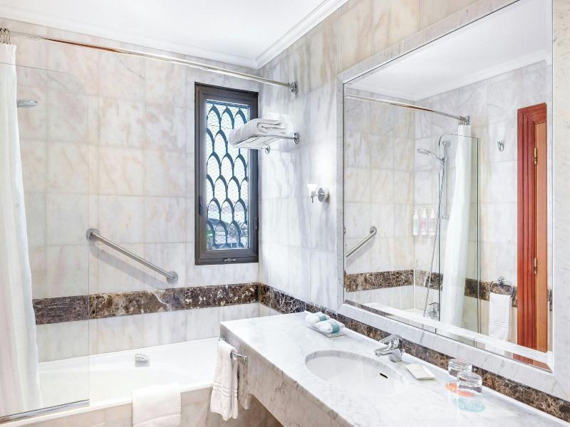 Le Meridien Hotel Medina image