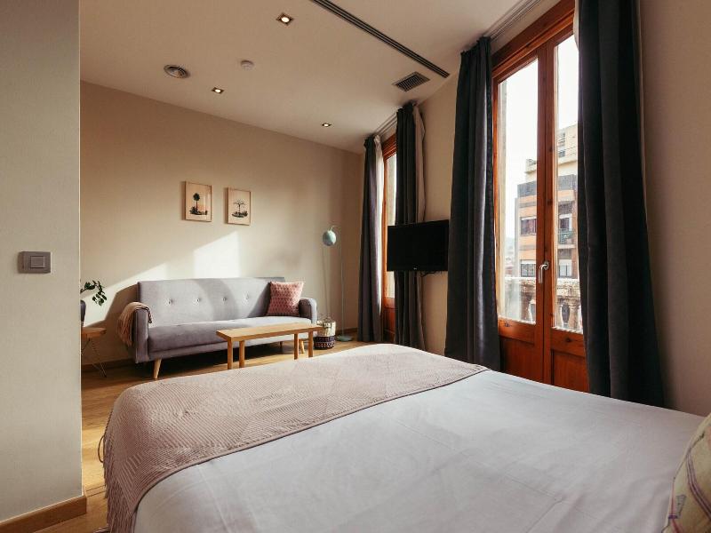 Plaza Espanya Apartments image