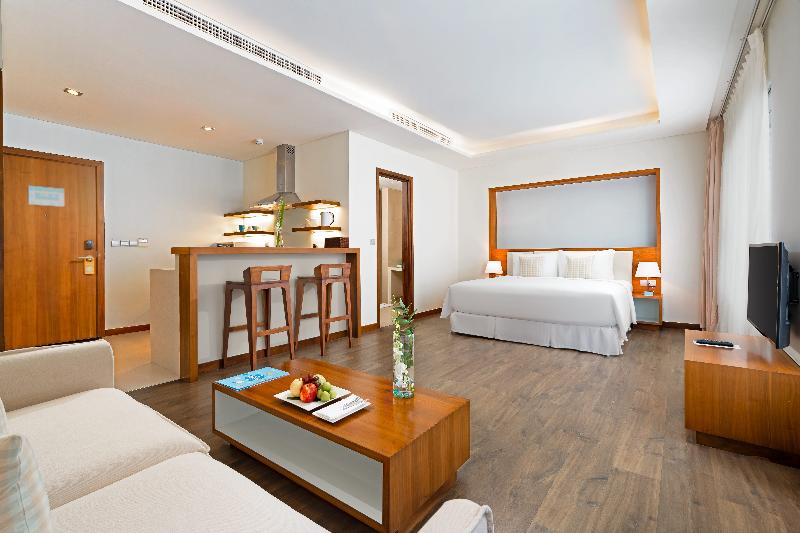 A La Carte Da Nang Beach Hotel image