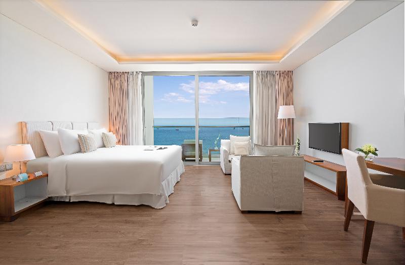 A La Carte Da Nang Beach Hotel image