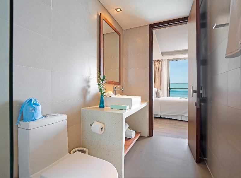 A La Carte Da Nang Beach Hotel image