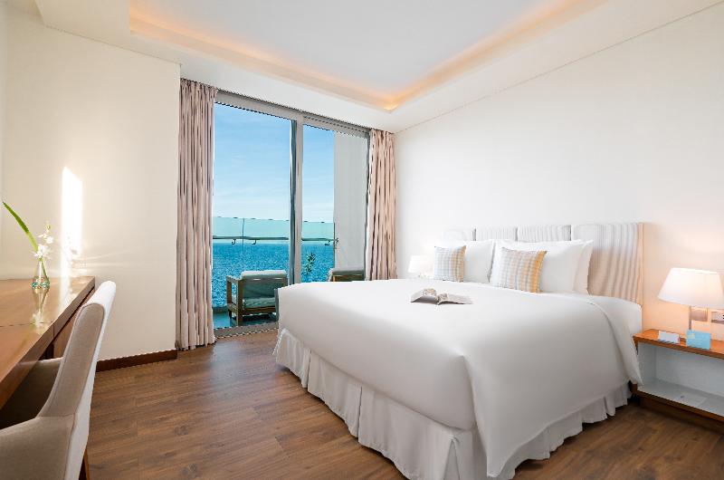 A La Carte Da Nang Beach Hotel image