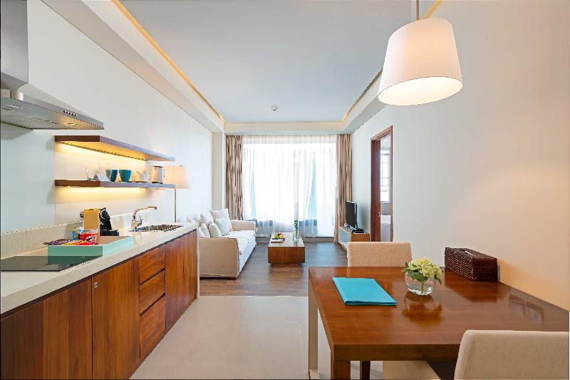 A La Carte Da Nang Beach Hotel image