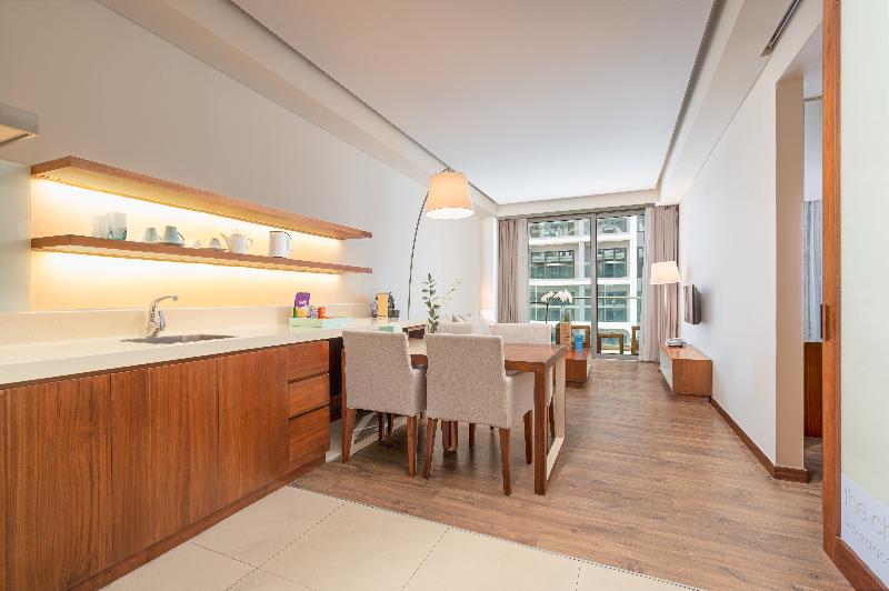 A La Carte Da Nang Beach Hotel image
