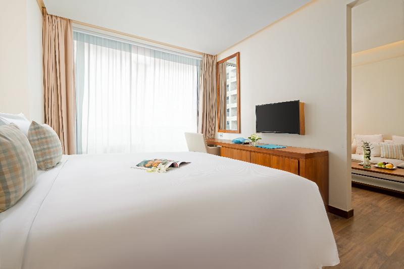 A La Carte Da Nang Beach Hotel image