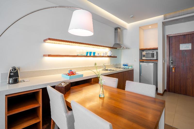 A La Carte Da Nang Beach Hotel image