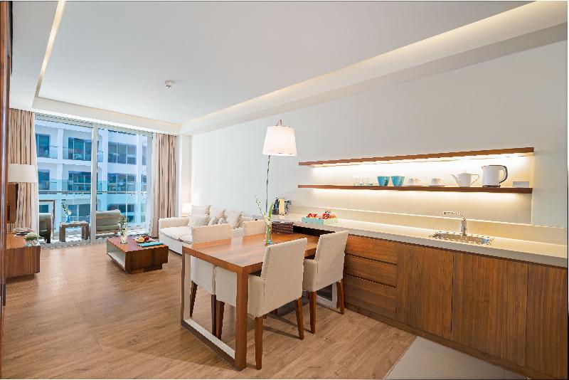 A La Carte Da Nang Beach Hotel image