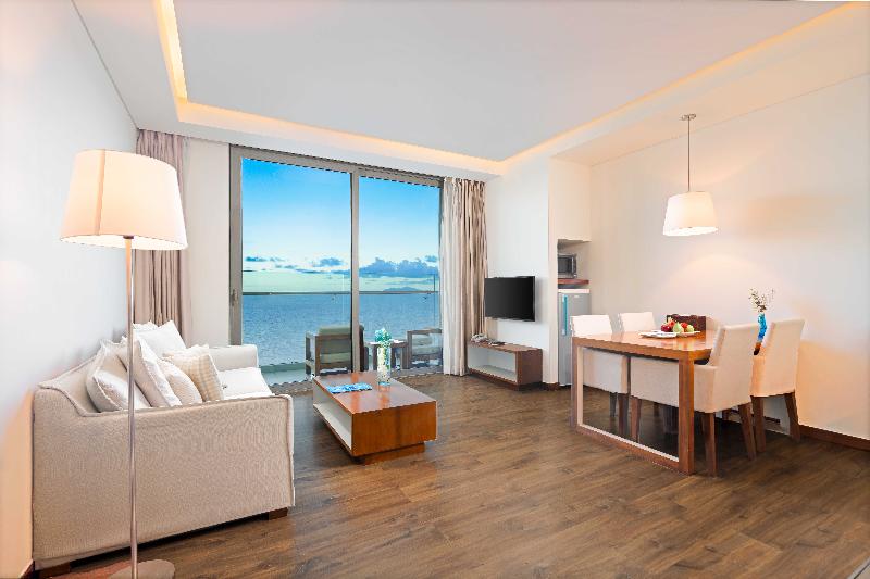 A La Carte Da Nang Beach Hotel image