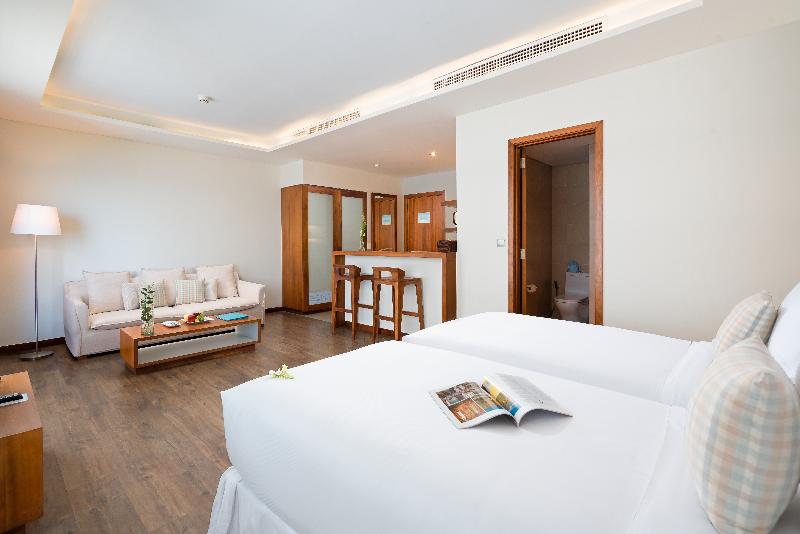 A La Carte Da Nang Beach Hotel image