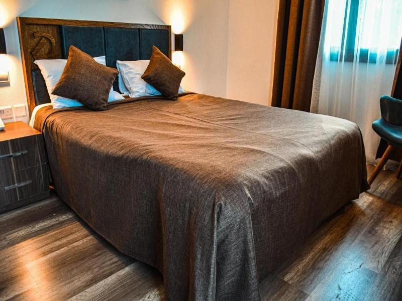Dorona Hotel image
