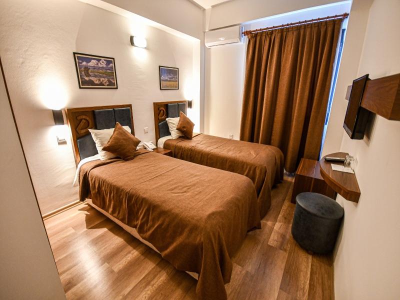 Dorona Hotel image