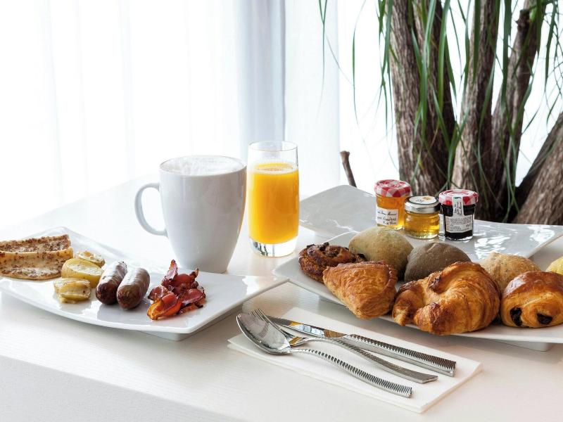 Ac Hotel By Marriott Paris Le Bourget Airport image