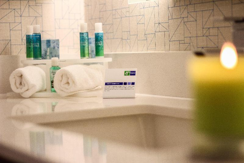 Holiday Inn Express & Suites Miami Airport East photo 14