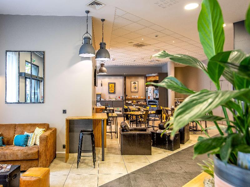 Best Western Plus Suitcase Paris la Defense image