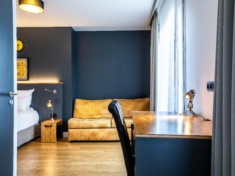 Best Western Plus Suitcase Paris la Defense image