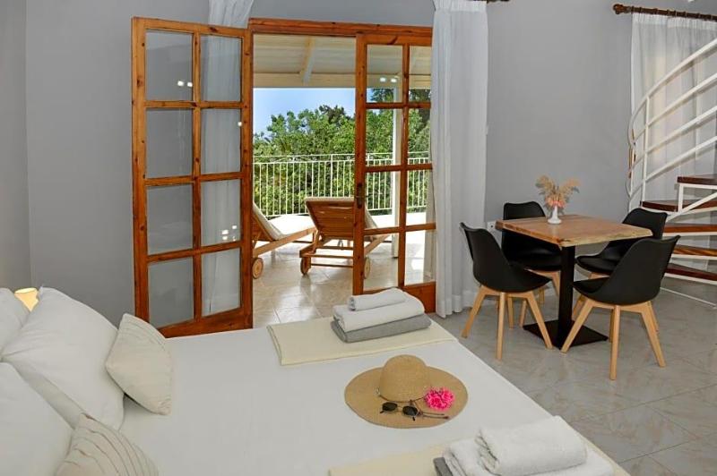 Albouro Apartments image