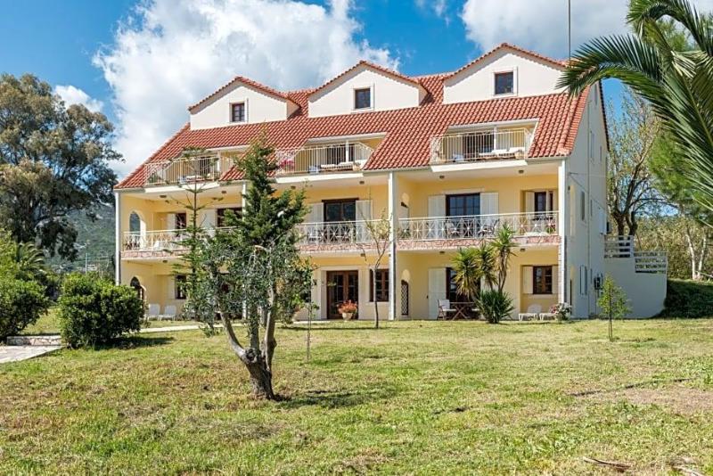 Albouro Apartments image