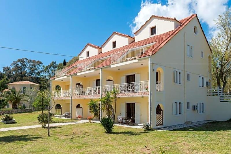 Albouro Apartments image