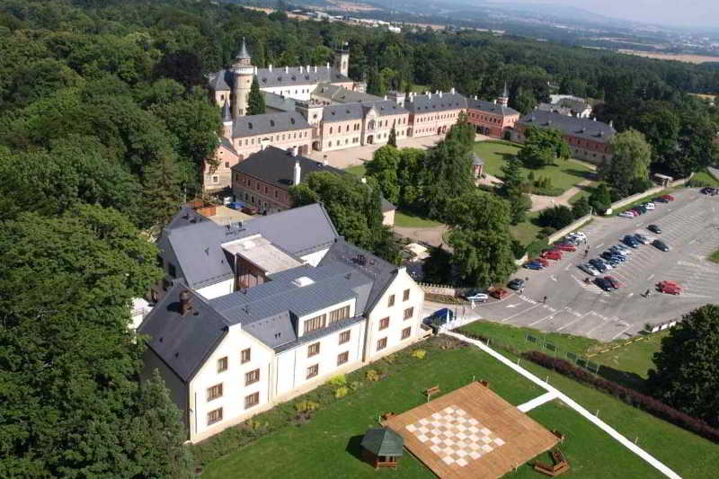 EA Chateau Hotel Sychrov