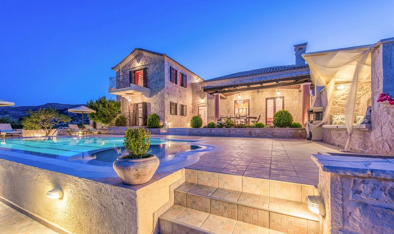 Emerald Villas & Suites image