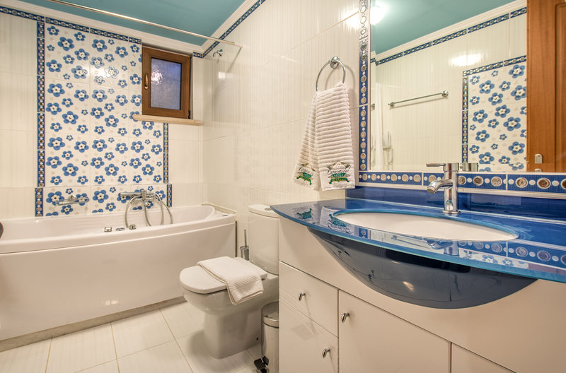 Emerald Villas & Suites image