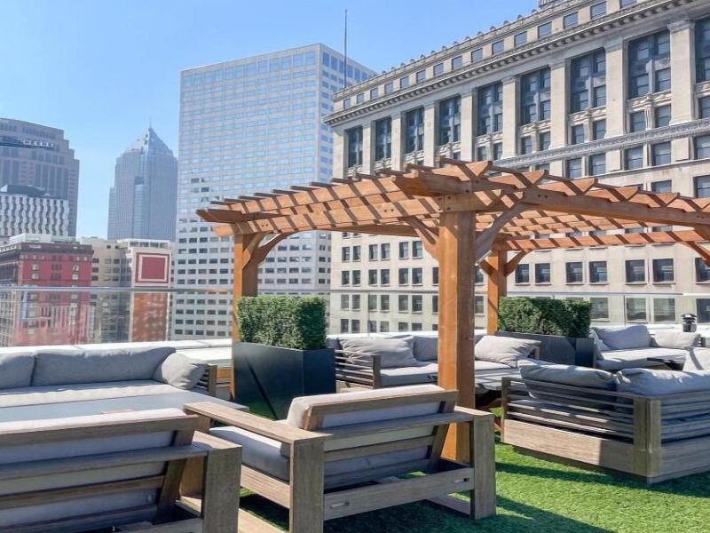 Metropolitan At The 9, Autograph Collection image