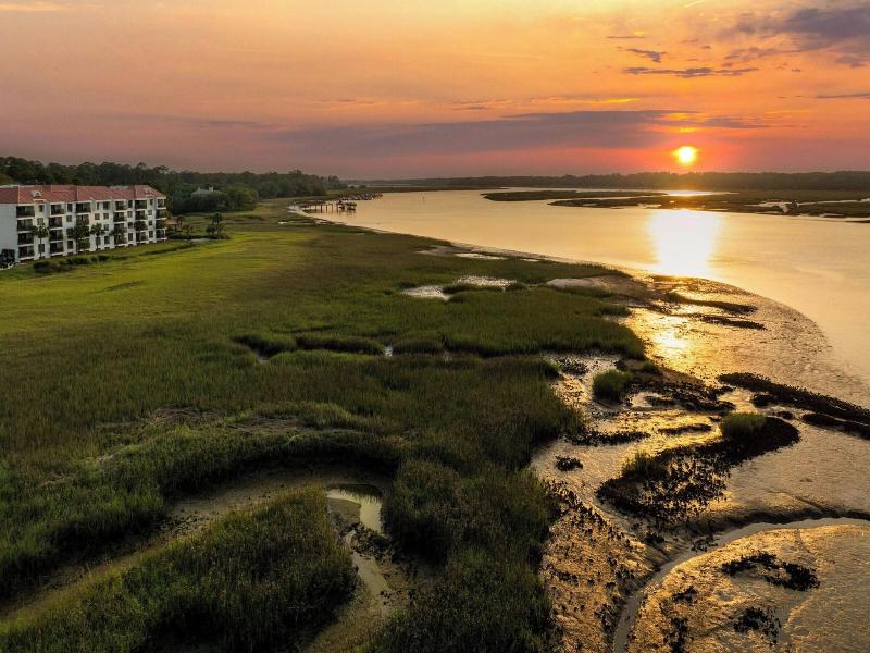 Marriott's Harbour Point Sunset Pointe Shelter Cov image